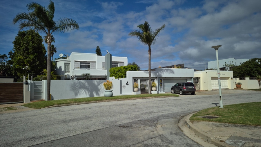 4 Bedroom Property for Sale in Summerstrand Eastern Cape